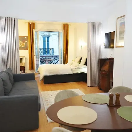 Elegant Vintage With Balcony Opéra Madeleine *